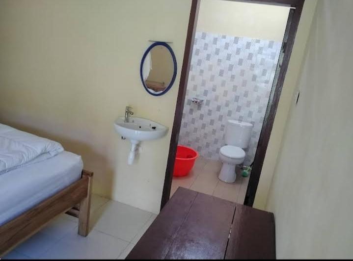 Wisma Kelimutu Ende Buitenkant foto