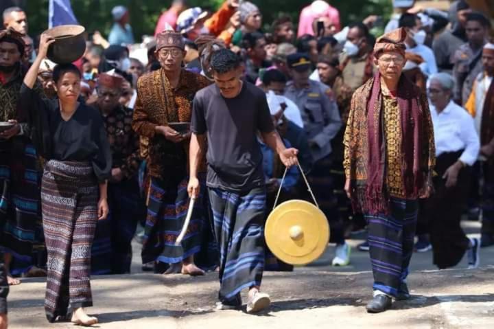 Wisma Kelimutu Ende Buitenkant foto