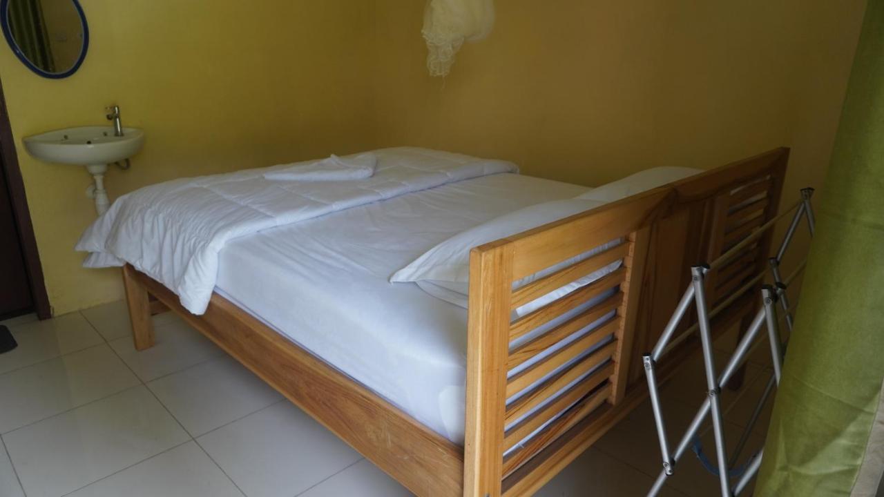 Wisma Kelimutu Ende Buitenkant foto