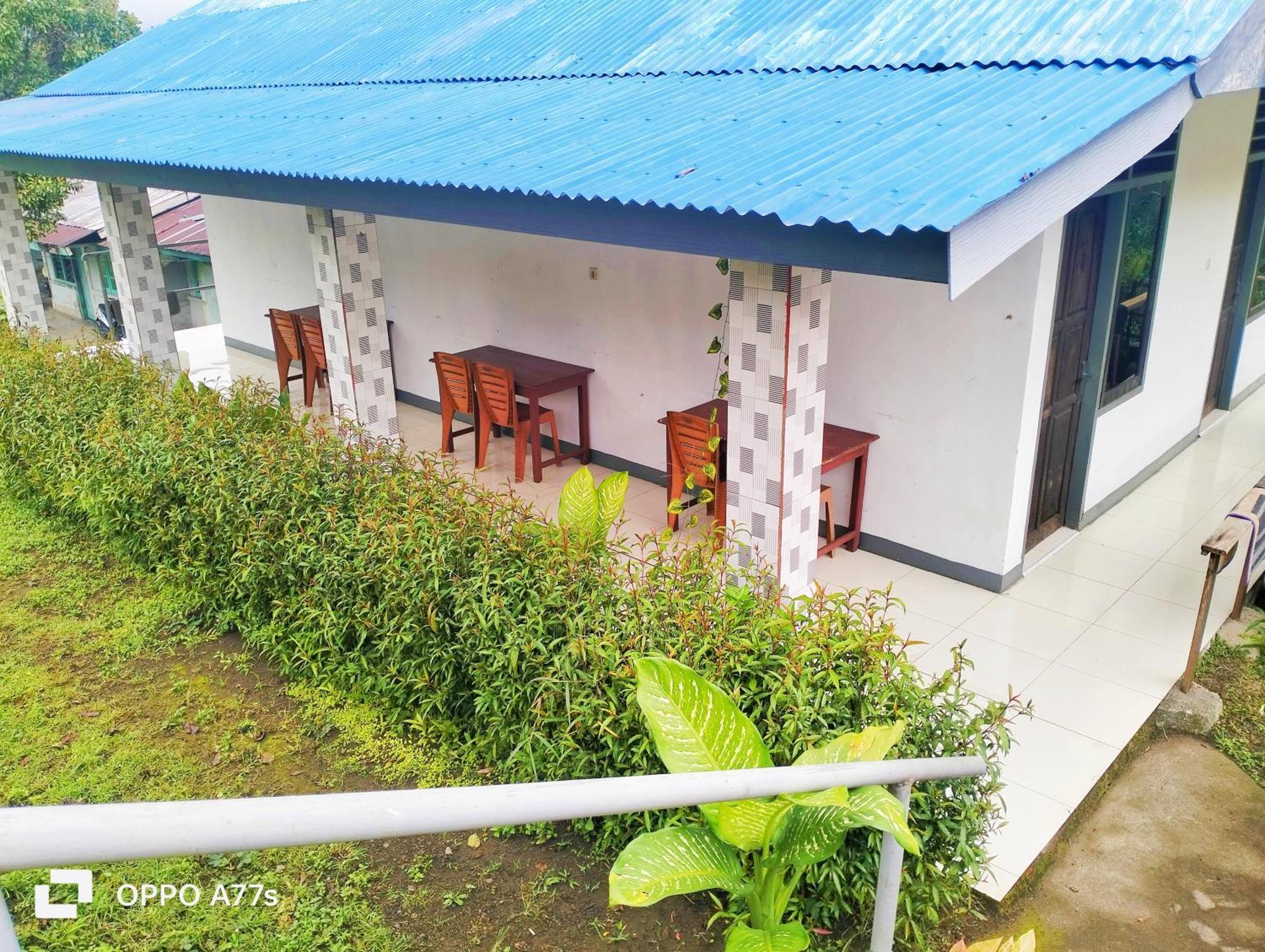 Wisma Kelimutu Ende Buitenkant foto